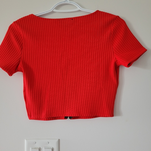 Crop top - Picture 2 of 2